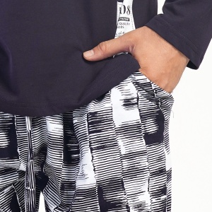Pijamale Bărbați din Bumbac 100% Vienetta | MAN Model 'Collect' . Prezentare pijama detaliu buzunar pantalon.