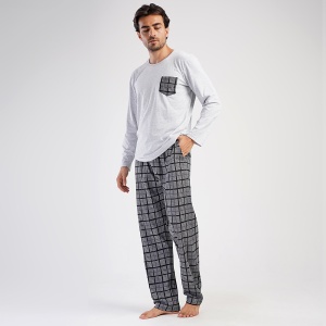 Pijamale Bărbați Vienetta | MAN Model 'Bronx Nights'. Pijama prezentată din lateral.