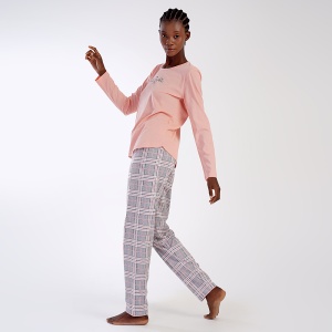 Pijamale Dama din Bumbac 100% Vienetta, Model 'Life is Better with Coffee'. Prezentare pijama din lateral.