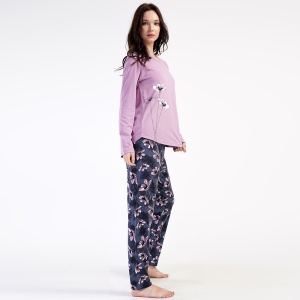 Pijamale Vienetta Marimi Extra Mari din Bumbac 100% Model 'Attitude'. Prezentare pijama din lateral.