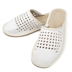 Papuci de casă vara din piele albă - Model White Circles - pozați pe un fundal alb din diverse unghiuri, evidențiind decupajele circulare și designul elegant.