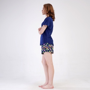 Pijama Damă din Bumbac 100% Vienetta, Model 'Summer Time Fruit Love' - Prezentare pijama din lateral.