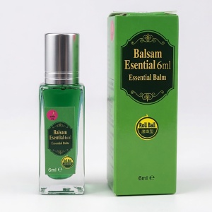 Sticluță compactă de 6 ml: balsam esențial cosmetic Naturalia Diet cu sistem roll-on.