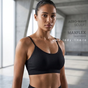 Ribbed Motion Bra Black, cu textură striată premium și bandă elastică lată netedă pentru fixare sigură.