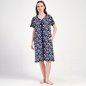 Halat Dama cu Fermoar Marimi Mari Vienetta, Model 'Tropical Vibes'. Prezentare halat din față.