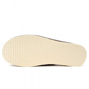 Papuci de casă din postav moale, model Nature's Embrace în nuanță de crem. Design minimalist și elegant, cu broderii florale discrete. Perfecți pentru relaxare acasă.