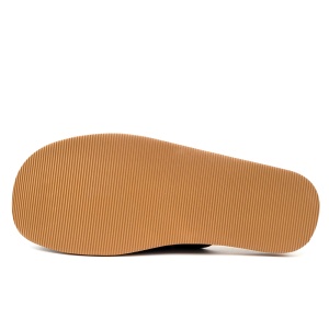 Talpă ultra-ușoară și flexibilă, ideală pentru un mers natural și silențios prin casă.