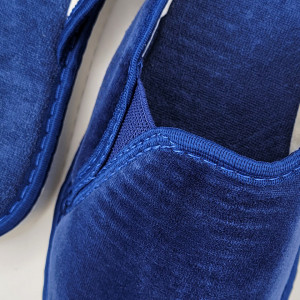 Papuci de Casa Dama din Velur si Bumbac Flausat Model 'Blue Feelings' Culoare Albastru sunt papuci de interior foarte confortabili si placuti la atingere, realizati dintr-un velur de calitate si un bumbac flausat.