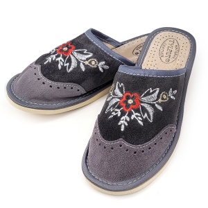 Papuci de Casa din Piele Model 'Summer London Brogue' Gray. Prezentare papuci de casă din semiprofil.
