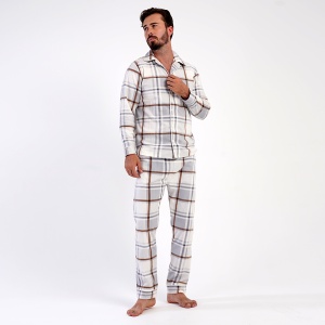 Pijama cu Nasturi din Flanel (Polar) Vienetta , Model 'Houston' - Prezentare pijama vedere din față.