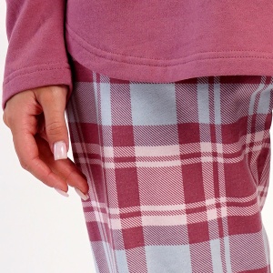 Pijama Damă din Bumbac Vătuit 100% Vienetta, Model 'Live in the Moment' - Prezentare pijama detaliu imprimeu pantalon.