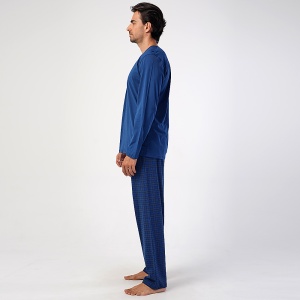 Pijama din Bumbac Barbati Vienetta|MAN, Model 'Belive In Yourself' | Confort și Încredere. Prezentare din lateral.