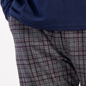 Pijamale Bărbați Confortabile Vienetta | MAN Model 'Future | World Wide' Blue-Prezentare pijama detaliu buzunar.