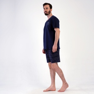 Pijamale Barbati cu Pantalon Scurt Vienetta|MAN Model 'Surf and Fun'. Prezentare pijama din lateral.