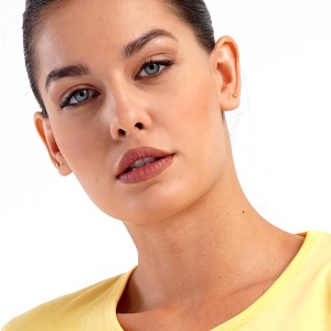 Pijamale Dama din Bumbac 100% Vienetta, Model 'Catch a Faliing Star' Yellow . Prezentare model.