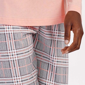 Pijamale Dama din Bumbac 100% Vienetta, Model 'Life is Better with Coffee'. Prezentare pijama detaliu pantalon.