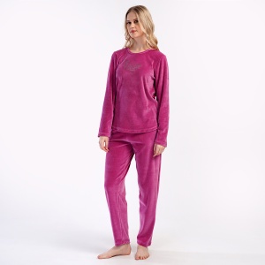 Pijamale Dama din Soft Velur Vienetta Model 'Vision Butterfly' - Prezentare pijama vedere din semiprofil.