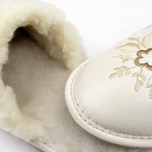 Papuci de Casa Îmblăniți cu Lână de Oaie Model 'Pearls' Cream