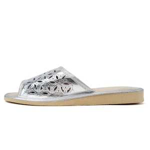 Papuci de Casă din Piele Culoare Argintiu Model 'Elaborate Patrol' Silver - Prezentare din lateral.