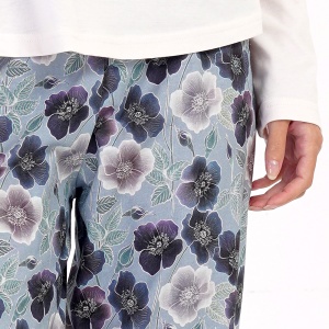 Pijama Damă din Bumbac 100% Vienetta, Model 'Be Positive' - Prezentare pijama detaliu imprimeu pantalon.
