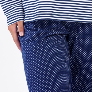 Pijama Damă din Bumbac 100% Vienetta, Model 'New Marina' - Prezentare pijama detaliu pantalon.