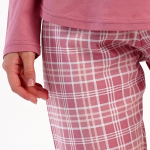 Pijama Damă din Bumbac Interlock 100% Vienetta, Model 'Sweets' - Prezentare piajama detaliu imprimeu pantalon.