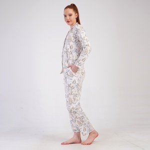 Pijama cu Nasturi Damă din Bumbac 100% Vienetta Model 'Pretty' - Prezentare pijama din lateral.