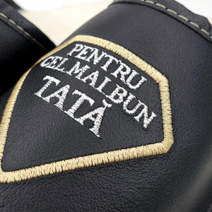 Papuci de Casa din Piele Imblaniti cu Lana Culoare Negru Model 'Pentru Cel Mai Bun Tată'