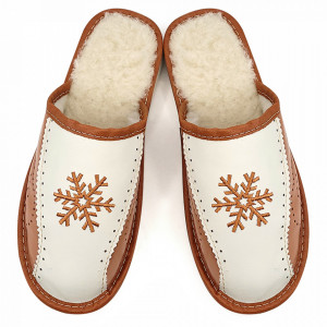 Papuci de Casa Dama Imblaniti cu Lana de Oaie Model 'Frozen Winter' Cream