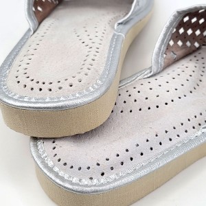 Papuci de casă dama Model 'Summer Circles' Silver - Culoare albă, decupaje circulare, design elegant, confort maxim.