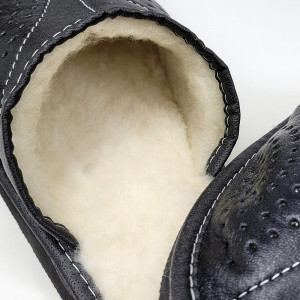 Papuci de Casa din Piele Imblaniti cu Lana Culoare Maro Model 'Regalia Black'
