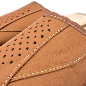 Papuci de Casa din Piele Maro 'Manhood Cozy' Golden Brown - Prezentare detaliu papuci.