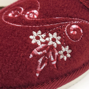 Papuci de Casa din Postav Imblaniti cu Lana de Oaie 'Ruby Rose' Burgundy
