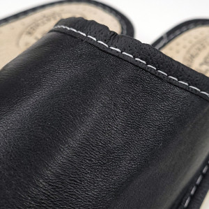 Papuci de casă eleganți din piele naturală pentru femei, model Select Mistery. Culoare negru, talpă groasă, design minimalist.