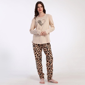 Pijama Damă din Bumbac 100% Vienetta, Model 'Love is In The Air' | Set cu Pantaloni Lungii Animal Print