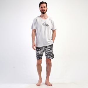Pijamale Bărbați cu Pantalon Scurt Vienetta|MAN 'Explore the Unseen' - Prezentare pijama din față.