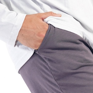 Pijamale Bărbați din Bumbac 100% Vienetta | MAN Model 'Exploring', Prezentare pijama detaliu buzunar pantalon.