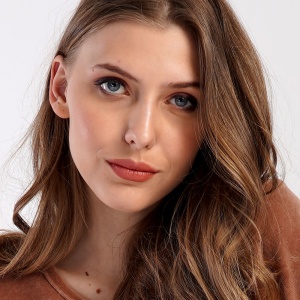 Pijamale Dama Compleu din Soft Velur Vienetta Model 'Cutie' | Confort și Călduroasă. Prezentare model.