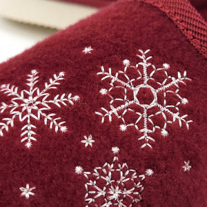 Papuci de Casa din Postav Imblaniti cu Lana de Oaie 'Rustic Snowfall' Burgundy