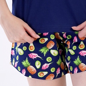 Pijama Damă din Bumbac 100% Vienetta, Model 'Summer Time Fruit Love' - Prezentare imprimeu pantalon.