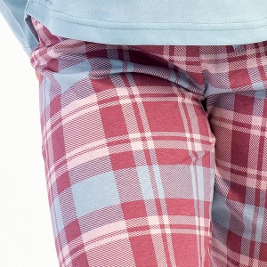 Pijama Damă din Bumbac 100% Vienetta, Model 'Positive Mind' - Prezentare pijama detaliu pantalon.