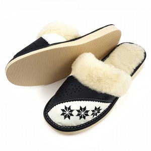 Papuci de Casa Dama Imblaniti cu Lana de Oaie Model 'Spirit of Winter' Black