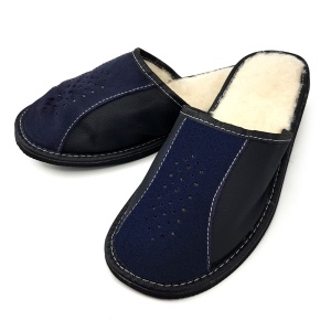 Papuci de Casa din Piele Imblaniti cu Lana Culoare Maro Model 'Regalia Blue Soft'. Prezentare frontală.