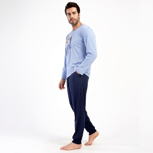 Pijamale Bărbați din Bumbac 100% Vienetta | MAN Model 'Hope Dream Future' Blue. Prezentare pijama din lateral.