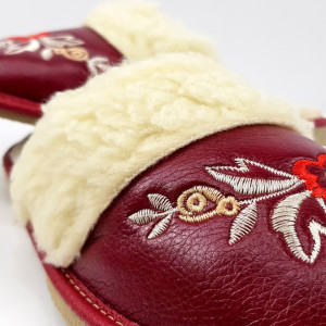 Papuci de Casa Dama Imblaniti cu Lana de Oaie Model  'Akna Rogue' Winter