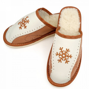 Papuci de Casa Dama Imblaniti cu Lana de Oaie Model 'Frozen Winter' Cream