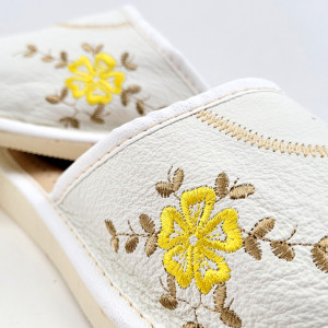 Papuci de Casa Dama Material Piele Culoare Alb Model 'White Soul'