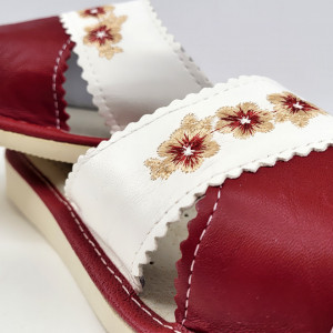 Papuci de Casa Dama Material Piele Culoare Visiniu/Alb Model 'Dark Cherry' 🍒