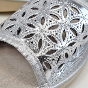 Papuci de Casa dinl Piele Culoare Auriu Model 'Elaborate Patrol' Silver