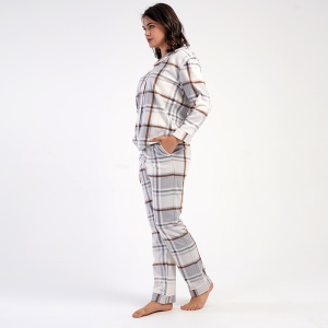 Pijama cu Nasturi din Flanel (Polar) Vienetta , Model 'Houston' - Prezentare pijama din lateral.